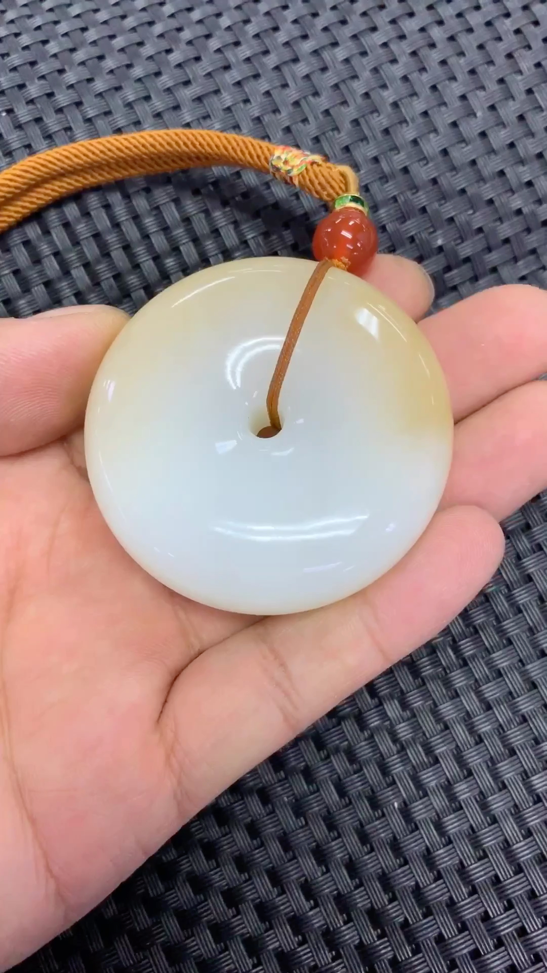 和田玉糖白料,超大羊脂玉平安扣,手把件,毛衣链都牛!