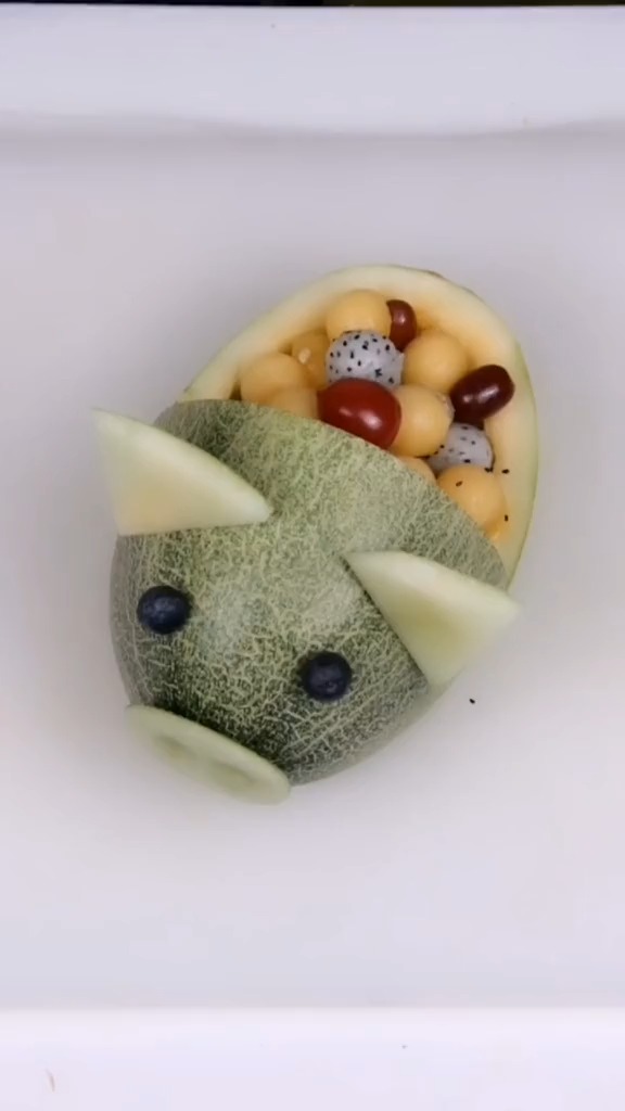 用哈密瓜做一只小猪不知道有人喜欢吗花式果盘水果拼盘水果切水果水果