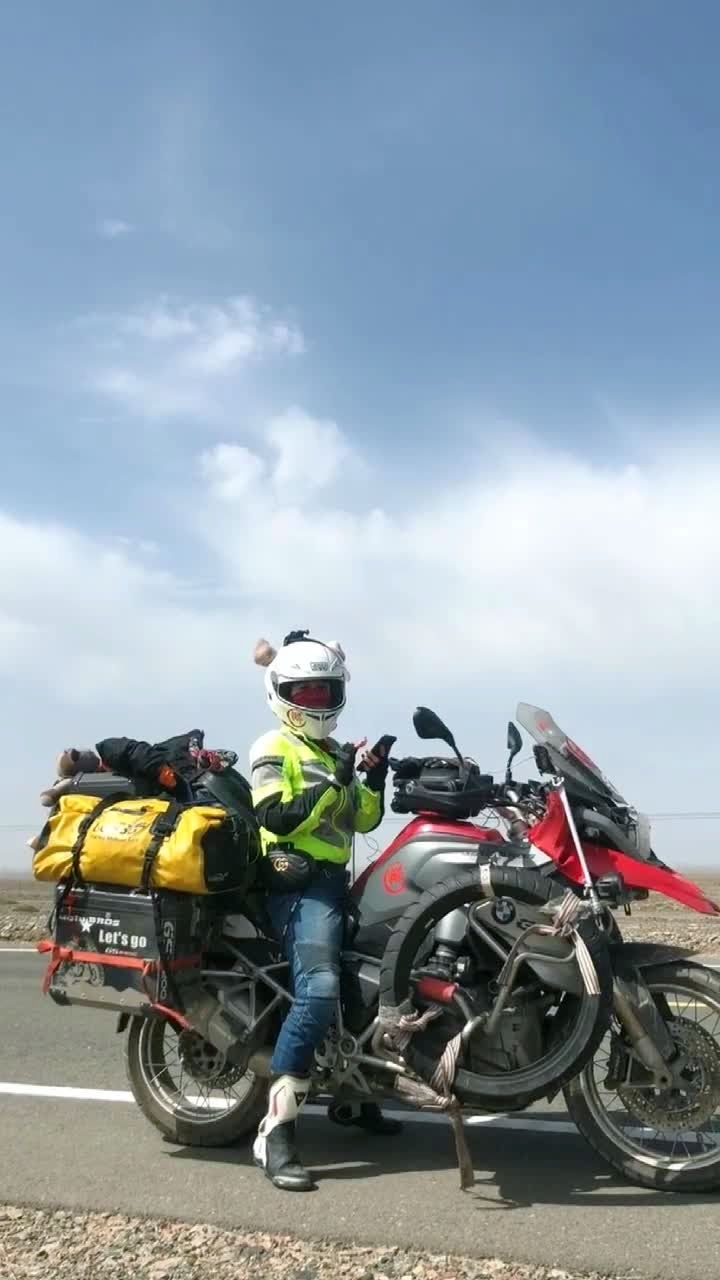 抓好车不然人和车都吹跑啦15