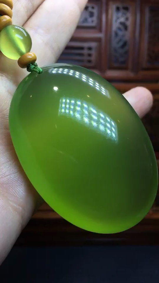 超大款岫玉荧光绿水滴