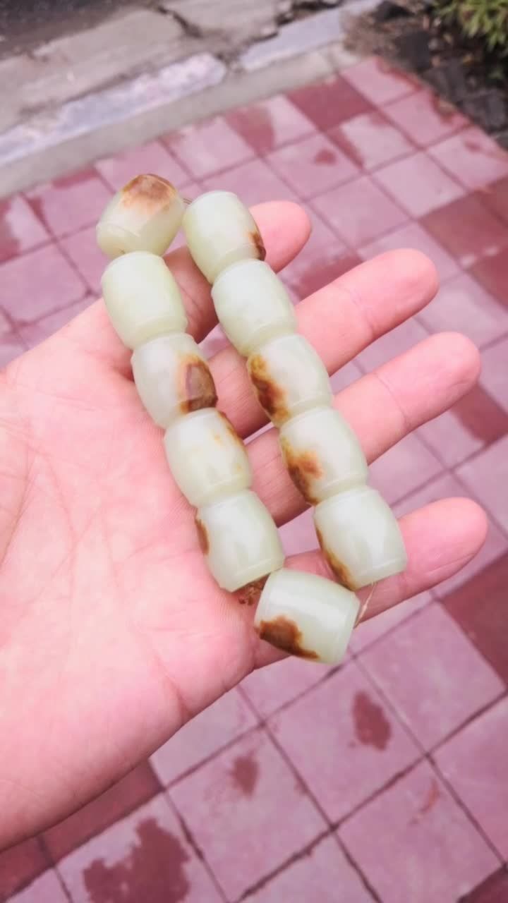 精品高端籽料黄白河磨玉手链,原皮原色