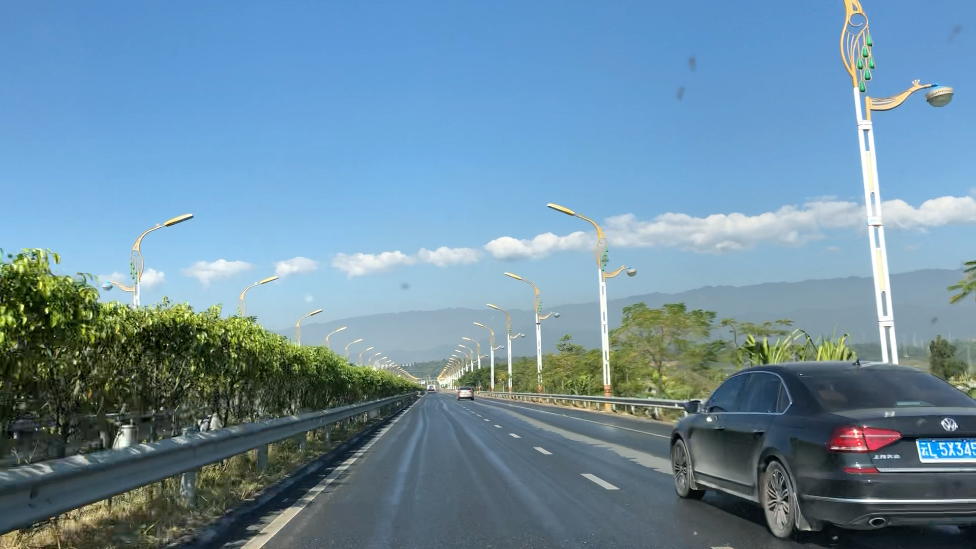 "一个人匆匆行在路上,若非心中有远方,恐怕早已失去力量.