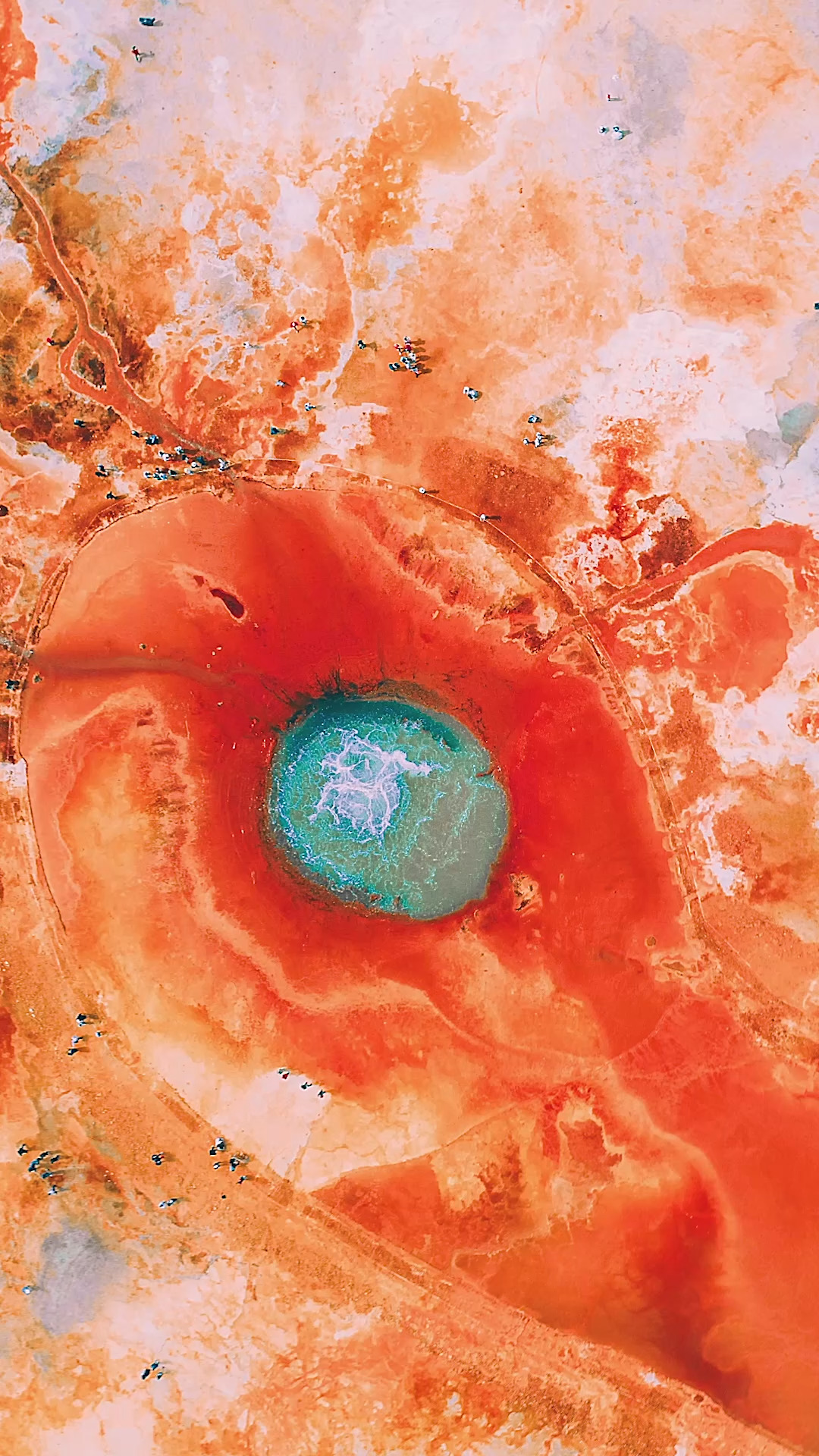 艾肯泉 又称#恶魔之眼 昆仑山下喷涌千年的可怕泉眼,如沸腾之水终年