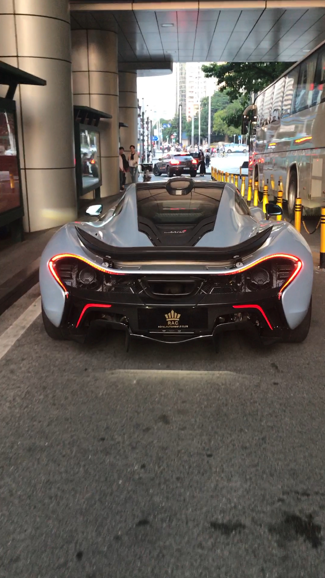 冰蓝色迈凯伦p1,这尾灯设计太骚了05