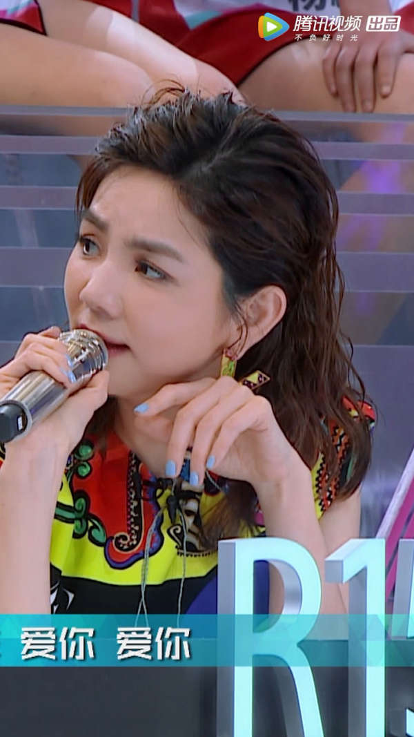 全能女孩儿陈芳语_《爱你》引全场合唱