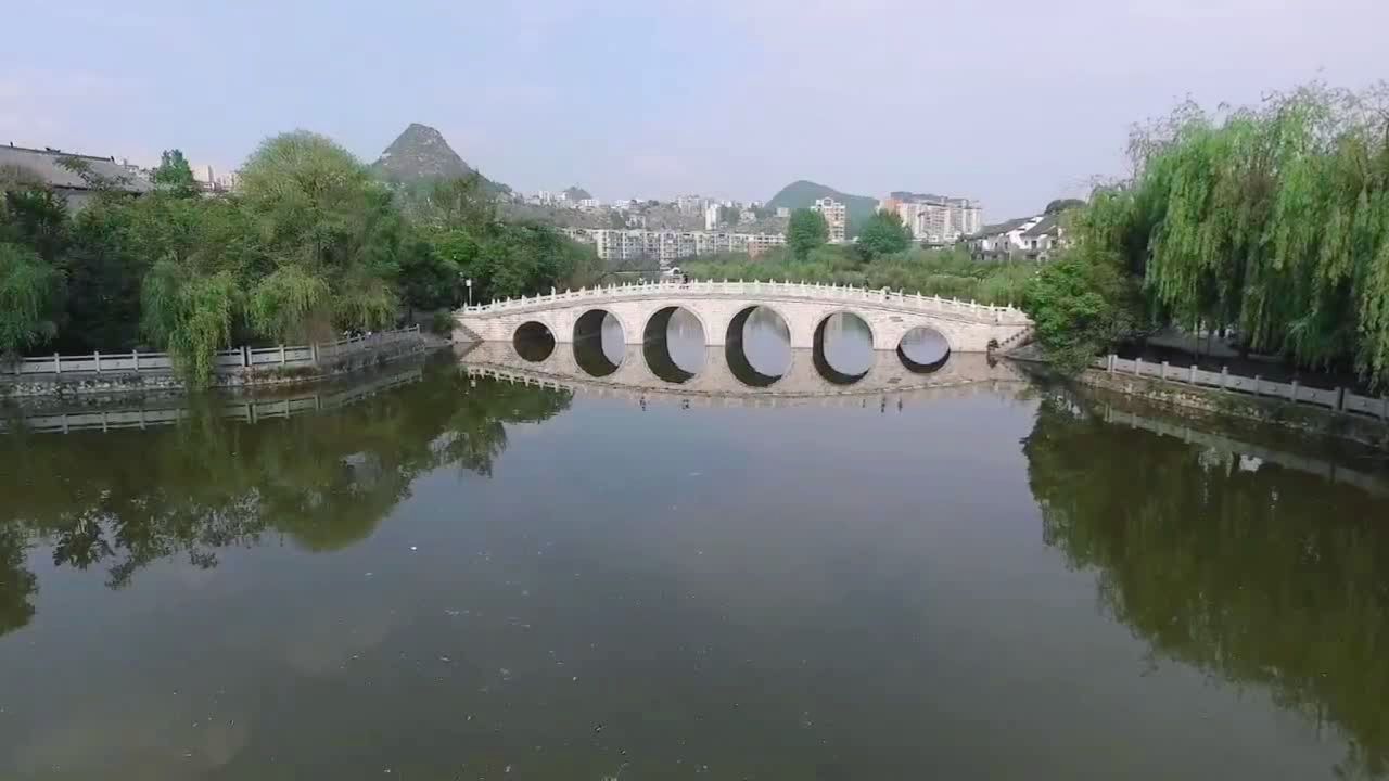 我的家乡凉都六盘水荷城花园航拍,家乡的朋友来点个赞吧90