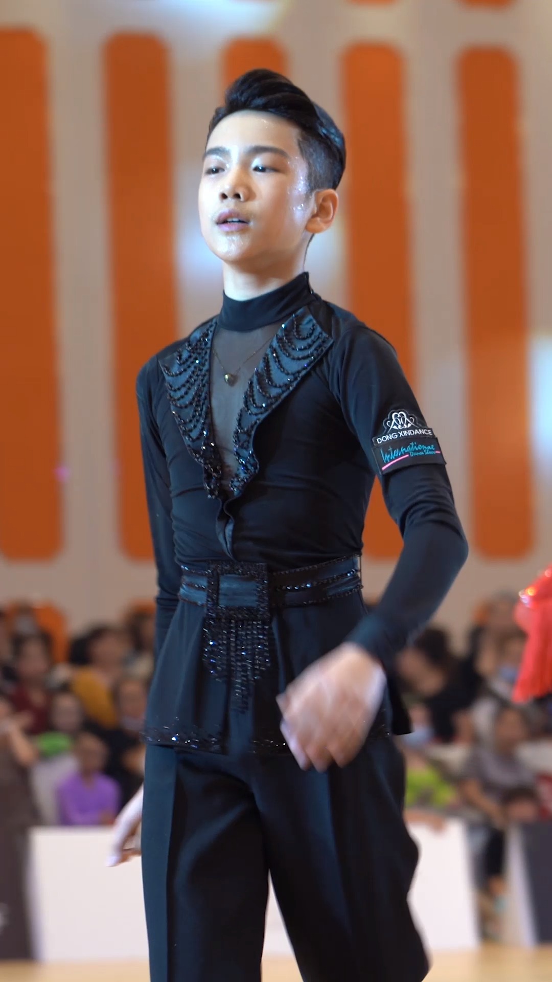 来啦来啦,佑佑朝你走过来了,微微一笑很倾城#王崇墨李茉晗