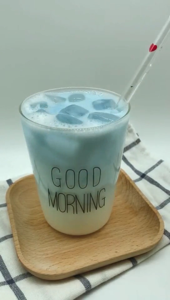 5朵蝶豆花77牛奶77冰