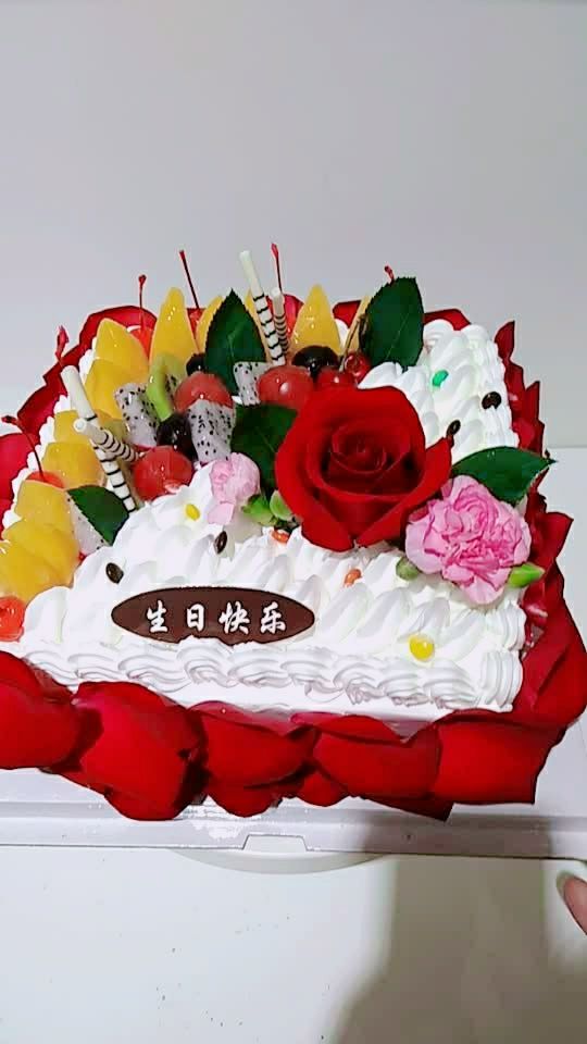玫瑰花蛋糕出炉啦,一个老爸送女儿的蛋糕,祝她生日快乐