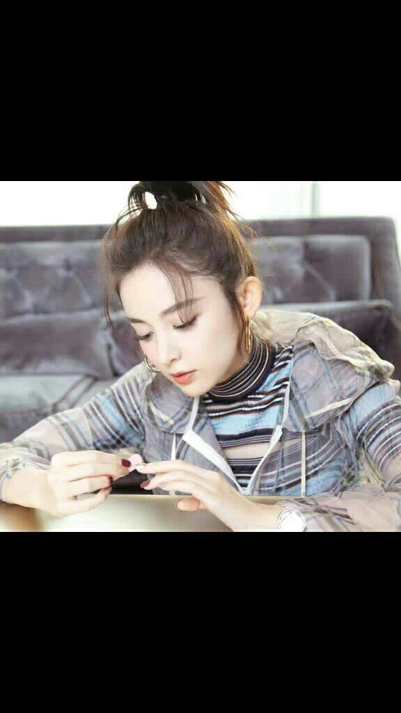 娱乐圈当红小花旦古力娜扎97 她也在戴的穿戴美甲97 明星每天根据