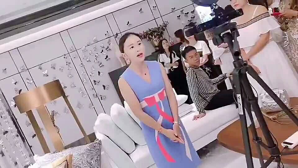 蕾蕾老大映客亲身传授微商经验…加入小缇,成就梦想