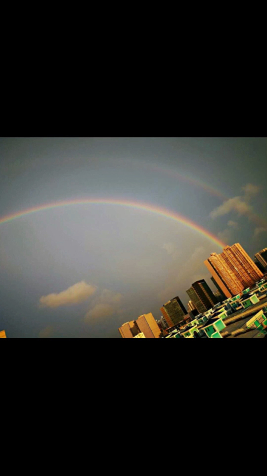 上海下太阳雨,出现两条彩虹96,生平第一次见到.