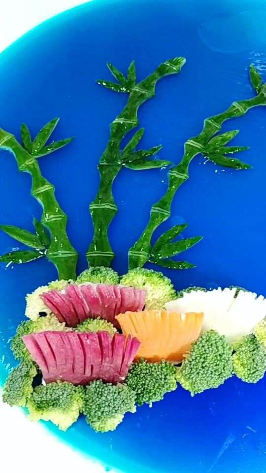 可以用作摆盘的其中一种简单的冷盘一角