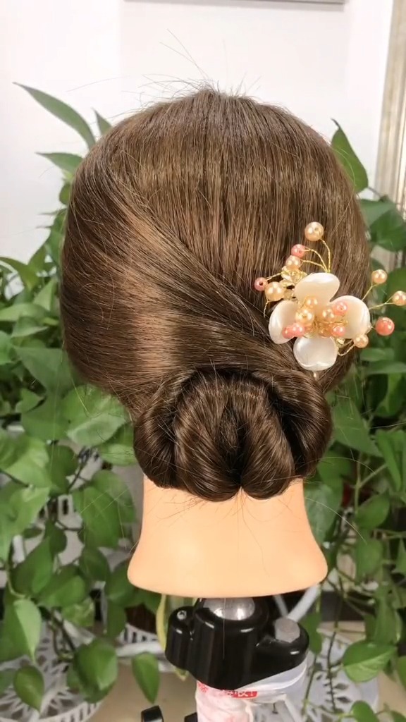 妈妈最喜欢这样盘发,时尚又淑女,减龄显气质