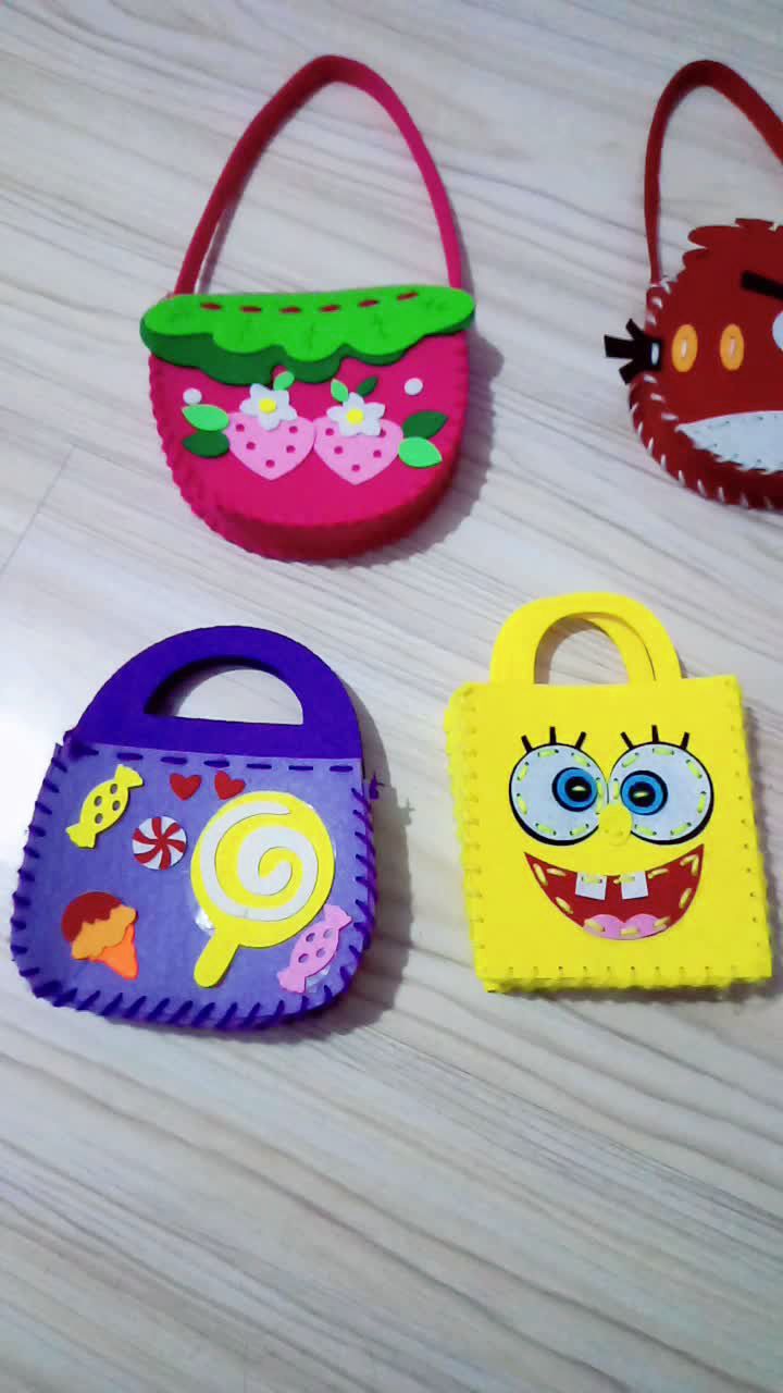 这些都是10岁女儿自己做的手工包包,有喜欢的人留言.