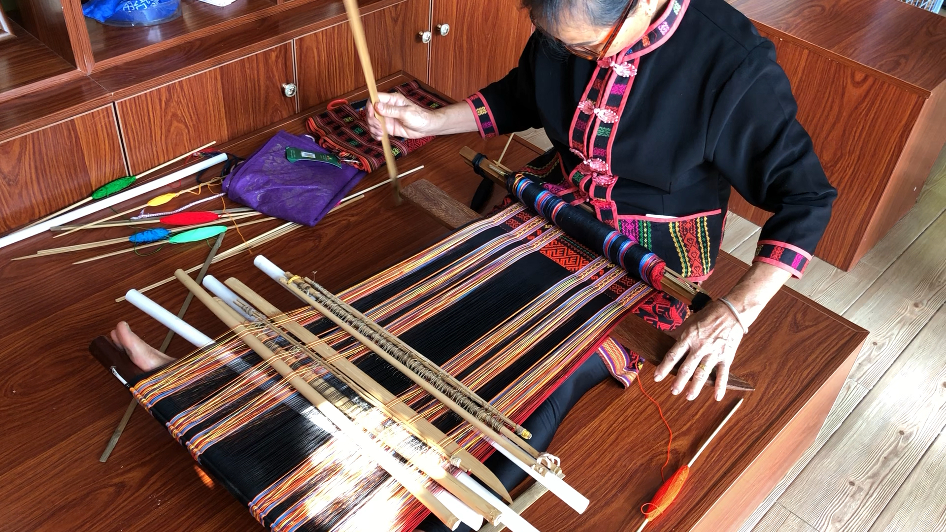 织黎锦的阿婆,大家知道这是哪里吗?