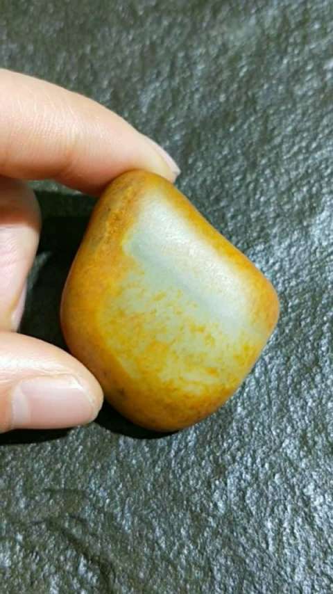 新疆和田玉籽料洒金皮挂件,籽形完美,天然挂件籽,皮色漂亮 克重42.