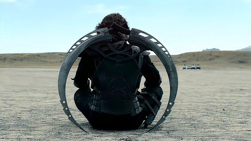 守护者:男人手持两把弯刀,速度堪比闪电侠,白眼一翻瞬杀敌人