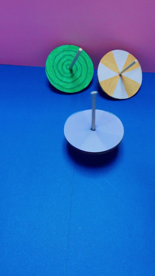 一个硬纸板,一根一次性筷子就能做成的简单陀螺,快来和我一起做一个吧