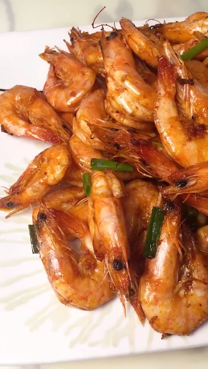 油炸虾,加点椒盐粉就更好吃了