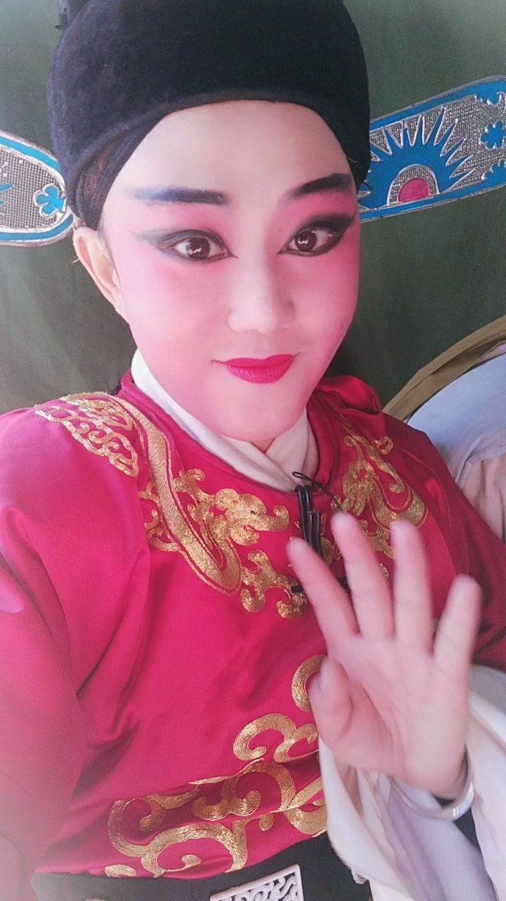 演出大脚皇后,主播扮演潘俊臣