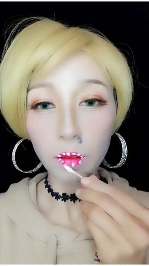 大嘴秒变小嘴小技巧,不会的往这里手 手误了,遮瑕放的有点多