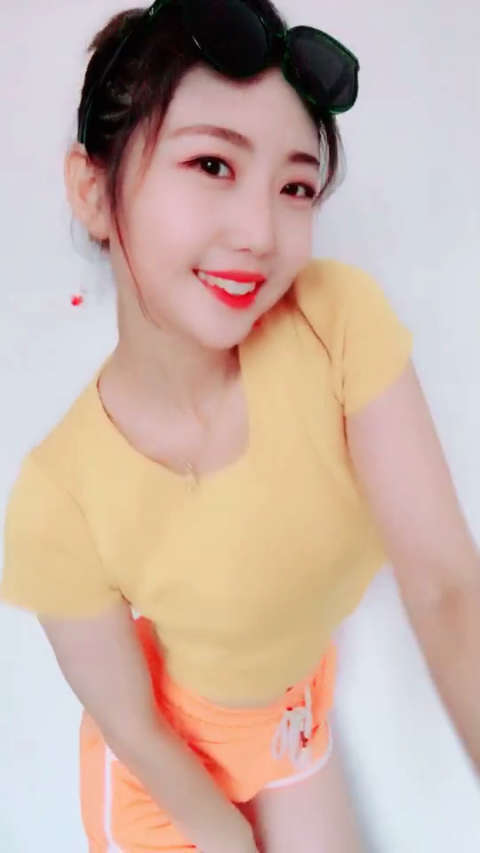 跟小姐姐一起嗨起来吧!