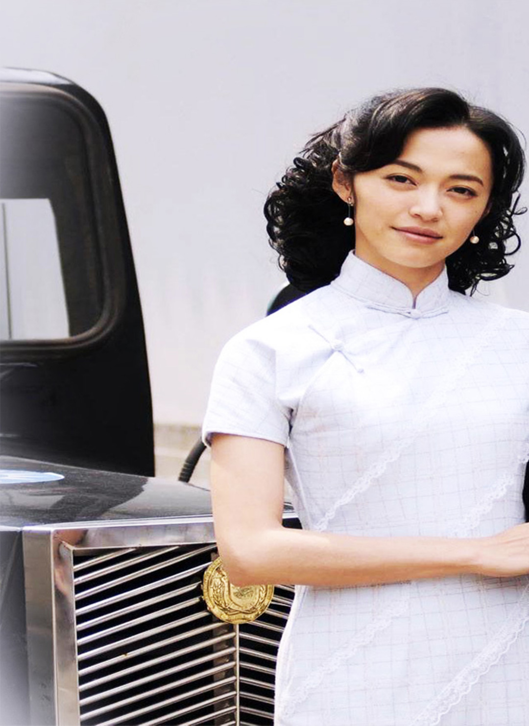 潜伏:主角接连拒演,孙红雷姚晨片场干架,导演为何还能笑开花?