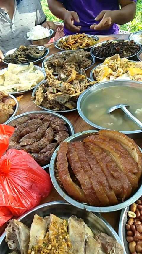 广西人农村的酒席.