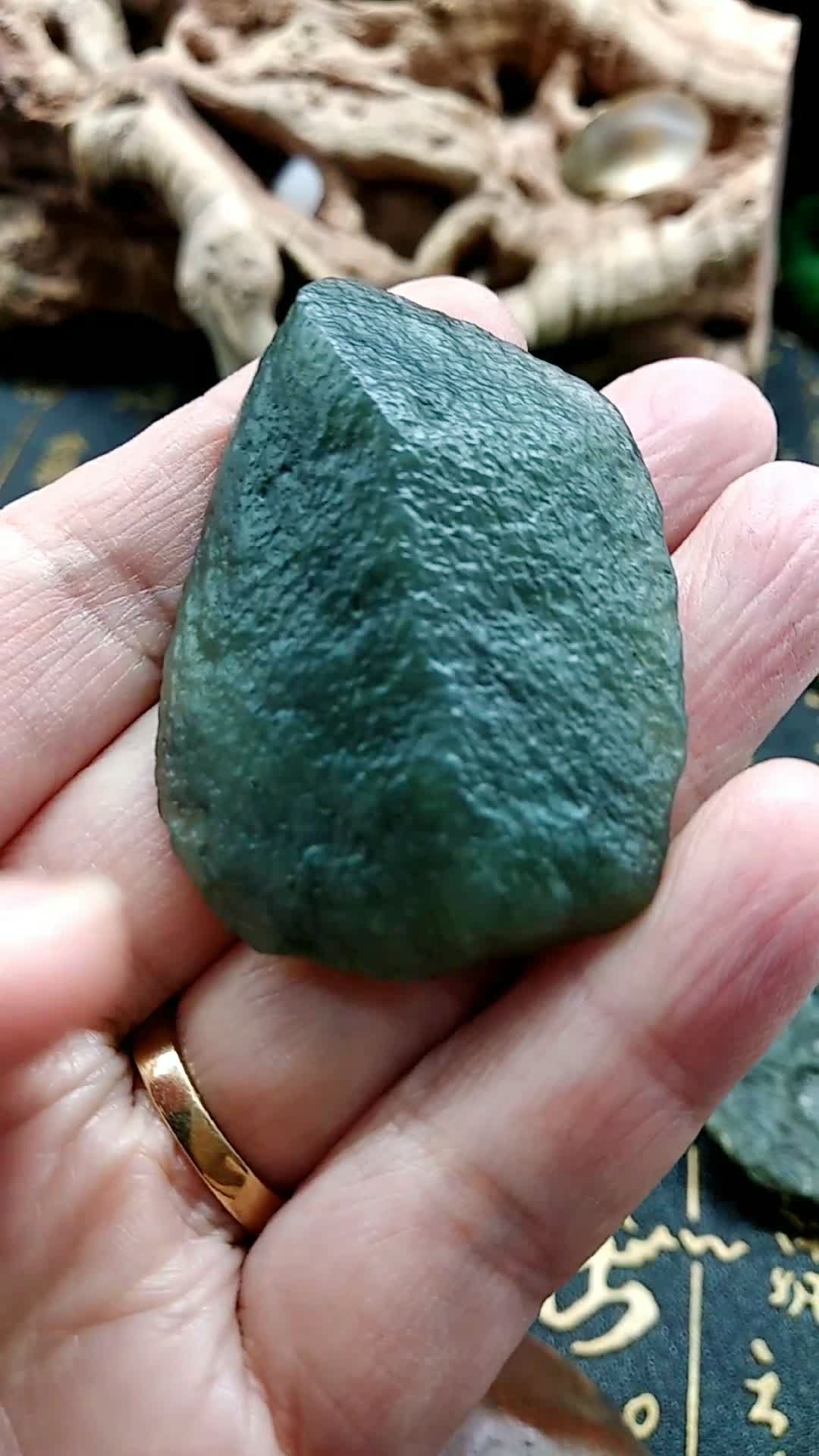 皮,型十分完美的和田玉戈壁料吊坠