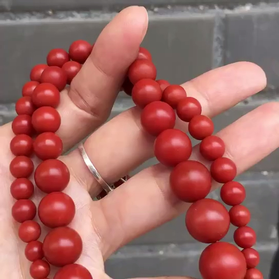 南红玛瑙保山料辣椒红塔链,颜色红润满肉,油润度好,胶质感强,质地浑厚