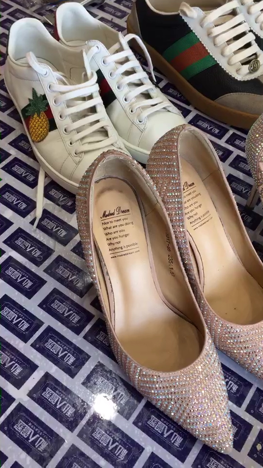 漂亮的高跟鞋保养清洗