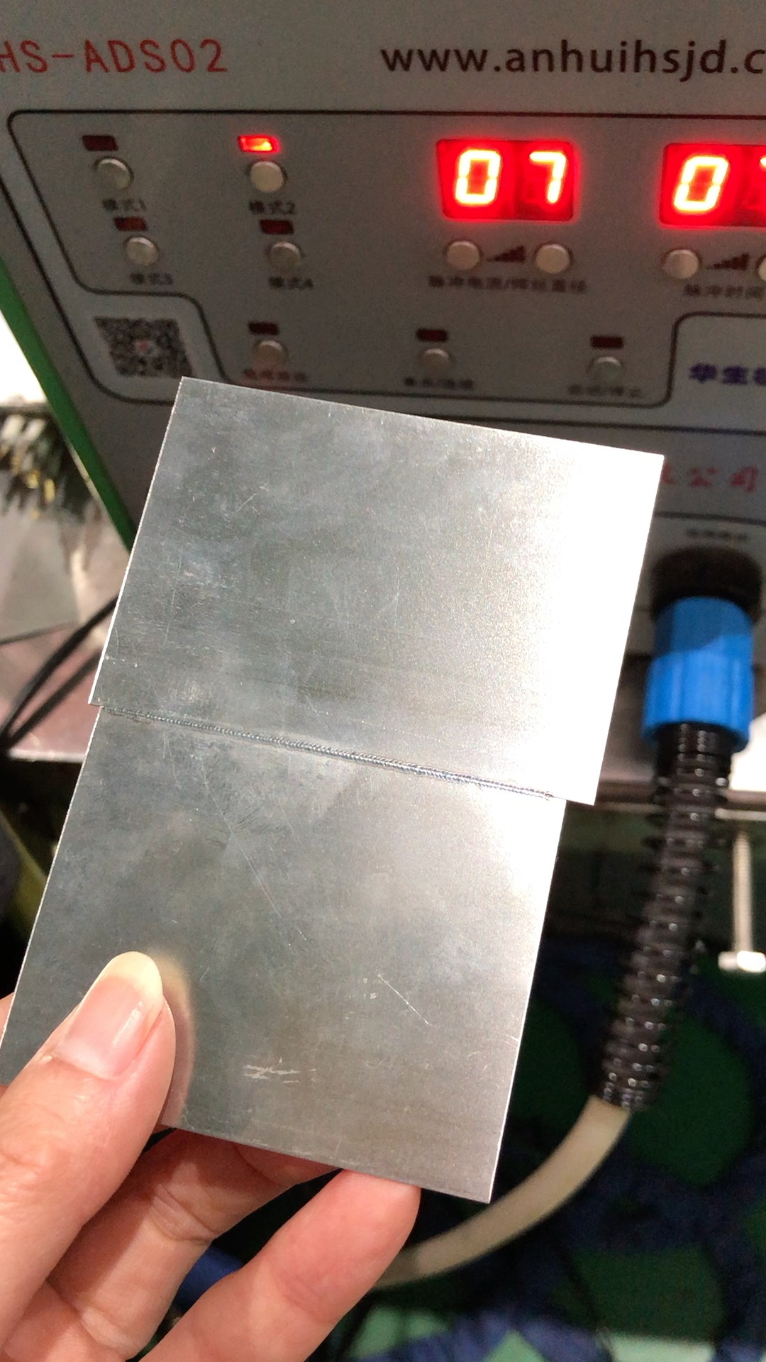 0.4mm不锈钢薄板冷焊效果