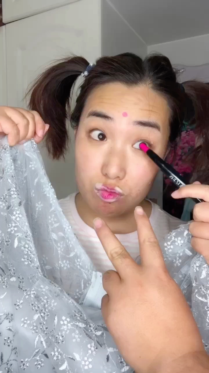 丑女化妆后 迷倒一批小鲜肉