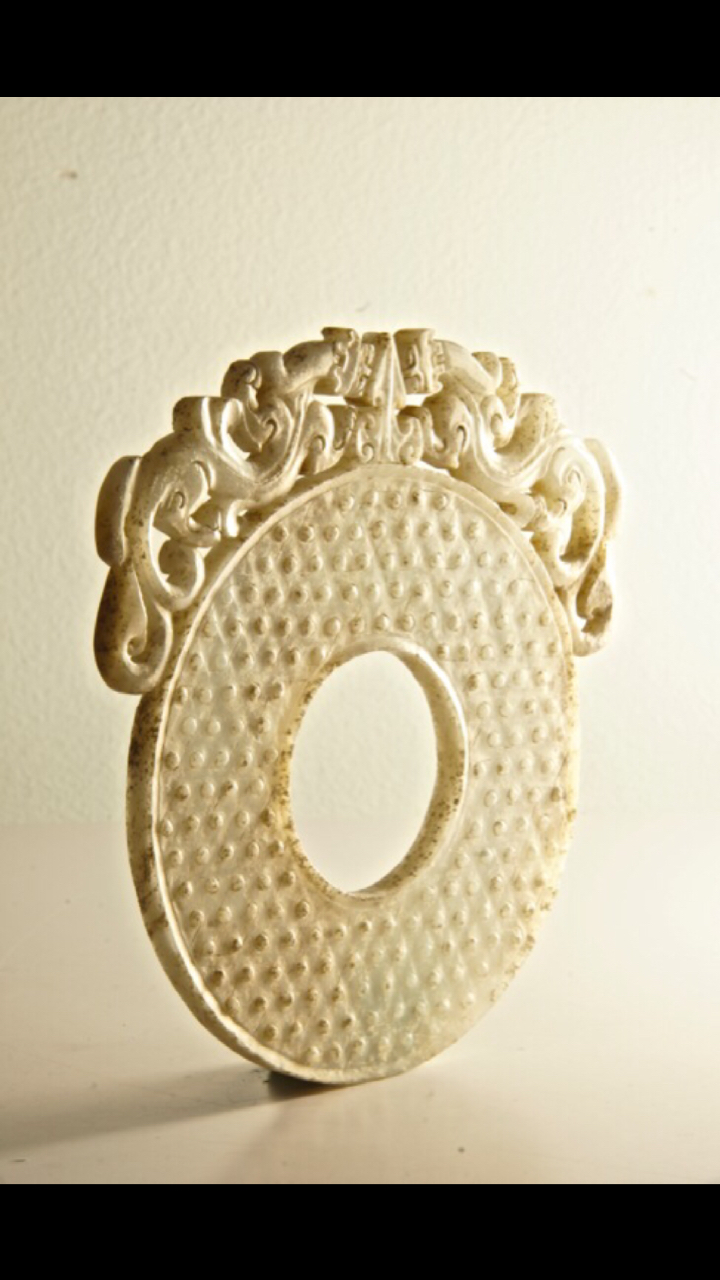 东周双螭出廓乳丁纹玉璧