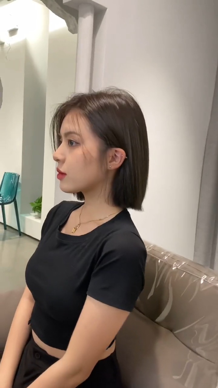 黄头发的精神女孩 变女神 染完被闺蜜追着问.