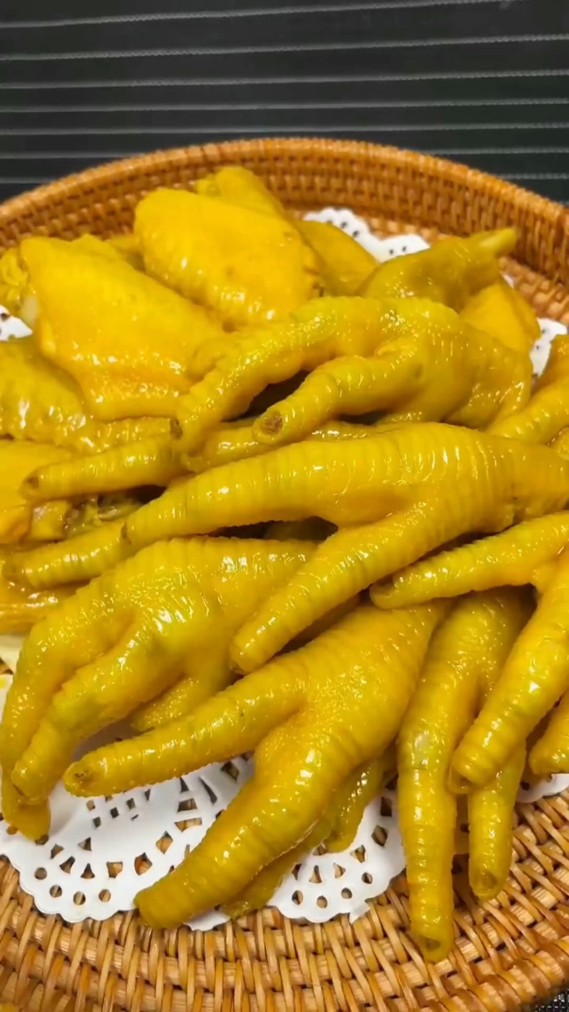 这样做的盐焗鸡爪好吃到停不下来