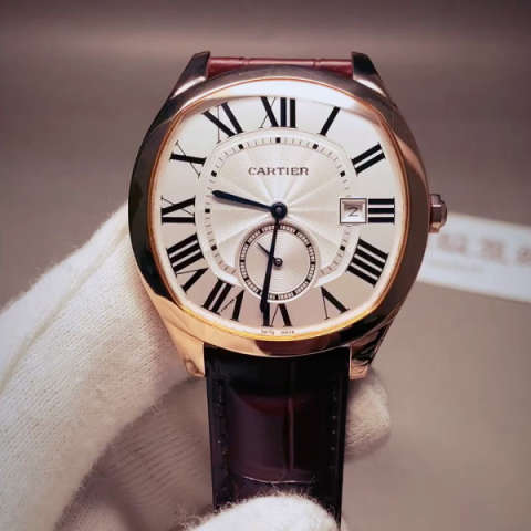 卡地亚男表