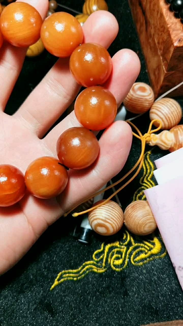 不擦油的琥珀木!漂亮!后期盘玩会开花.越盘越有成就感[色][色]