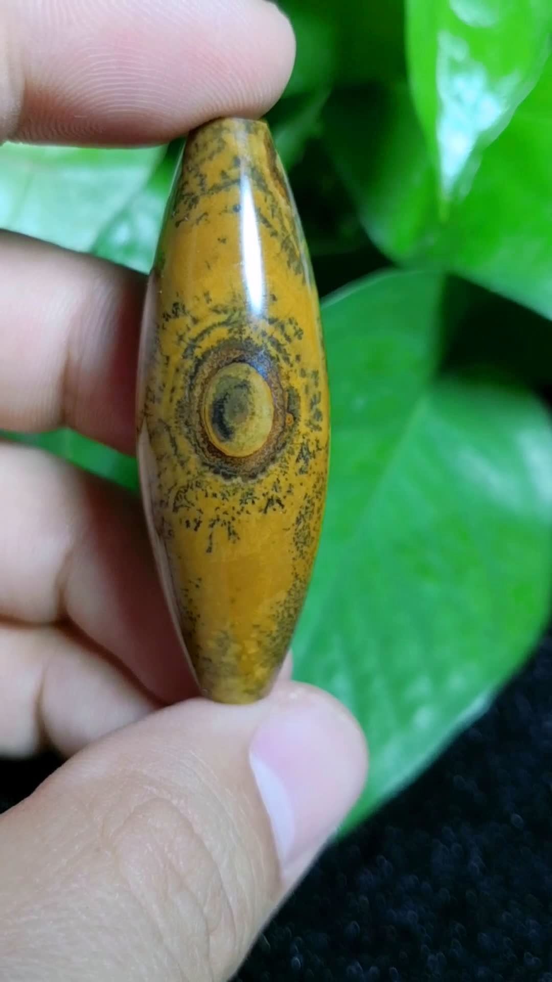 精品鸡油黄天珠