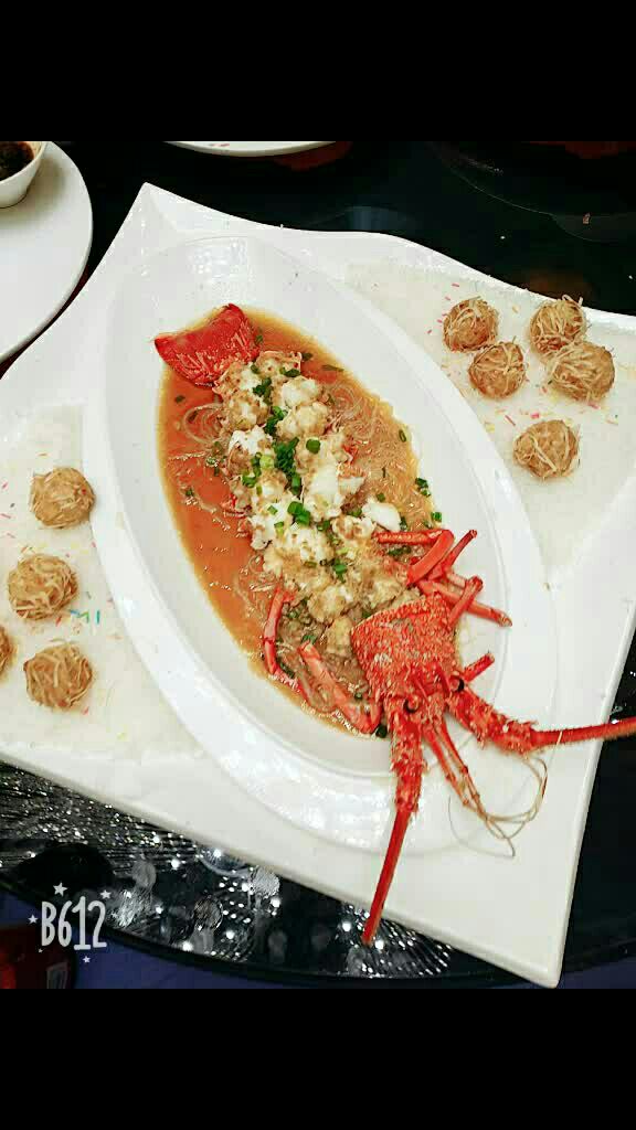 温州的酒席都是山珍海味,鱼翅,鲍鱼,大龙虾,大闸蟹,海参都吃不完98