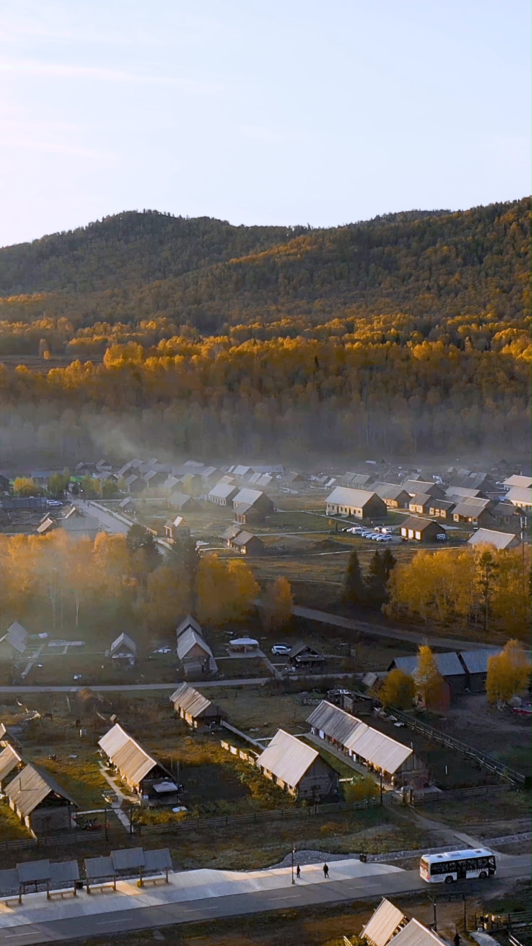 新疆秋天的瑞士小镇,最美古村落禾木.