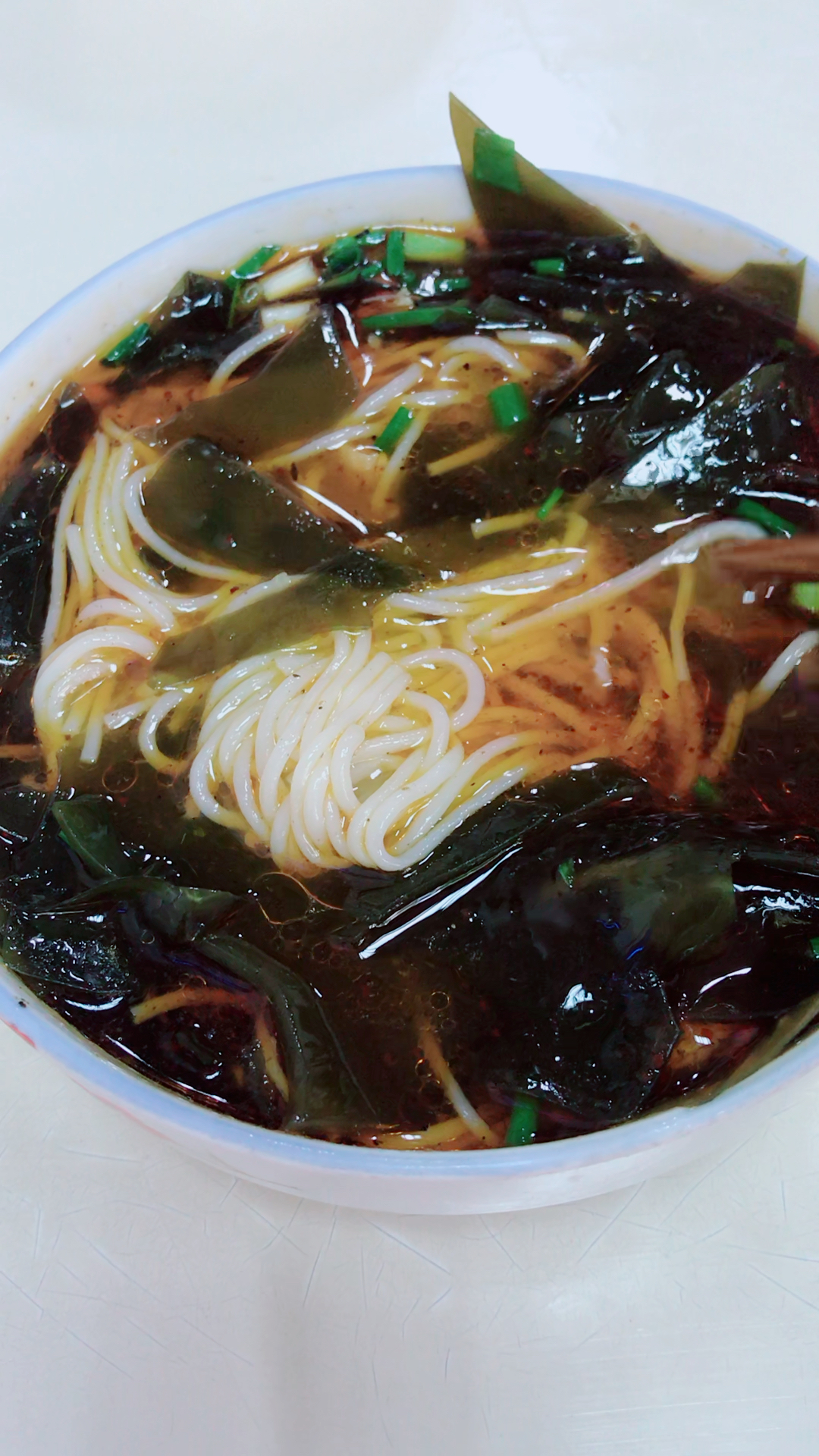 早上一碗海带米线,有人好这一口的么?90