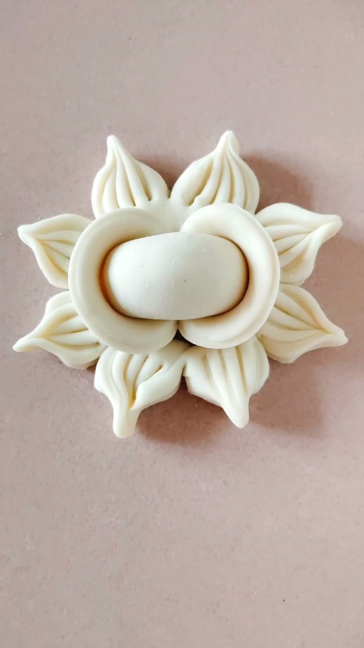 捏个小元宝,恭喜你发财.#面食