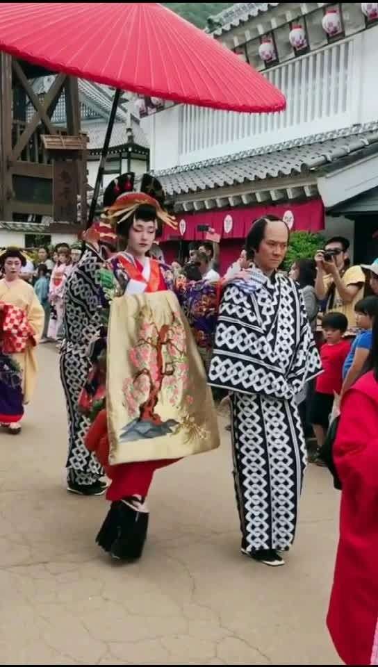 日本舞姬,我想知道这鞋有多重吗?