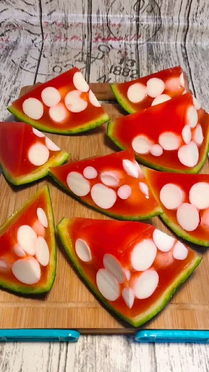 自己在家做西瓜果冻,大人小孩都爱吃