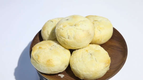 自制杏仁月饼,和周记的有得一拼. @经纪人小微 嘻嘻