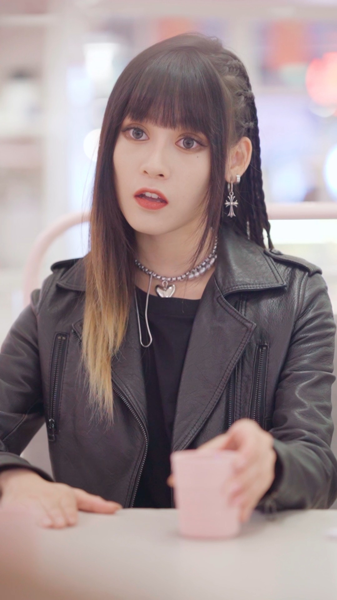 《魔女月野》第109集:我到底要不要带小五 @小五来了 一起去呢?