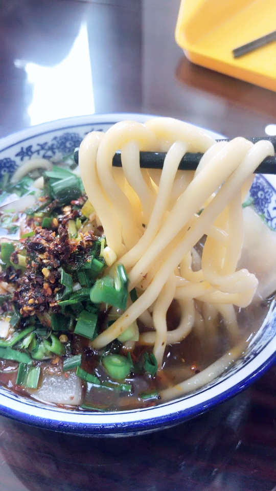 吃兰州拉面的老规矩～两碗二柱子,一碗大宽,一碗二柱不放辣椒油