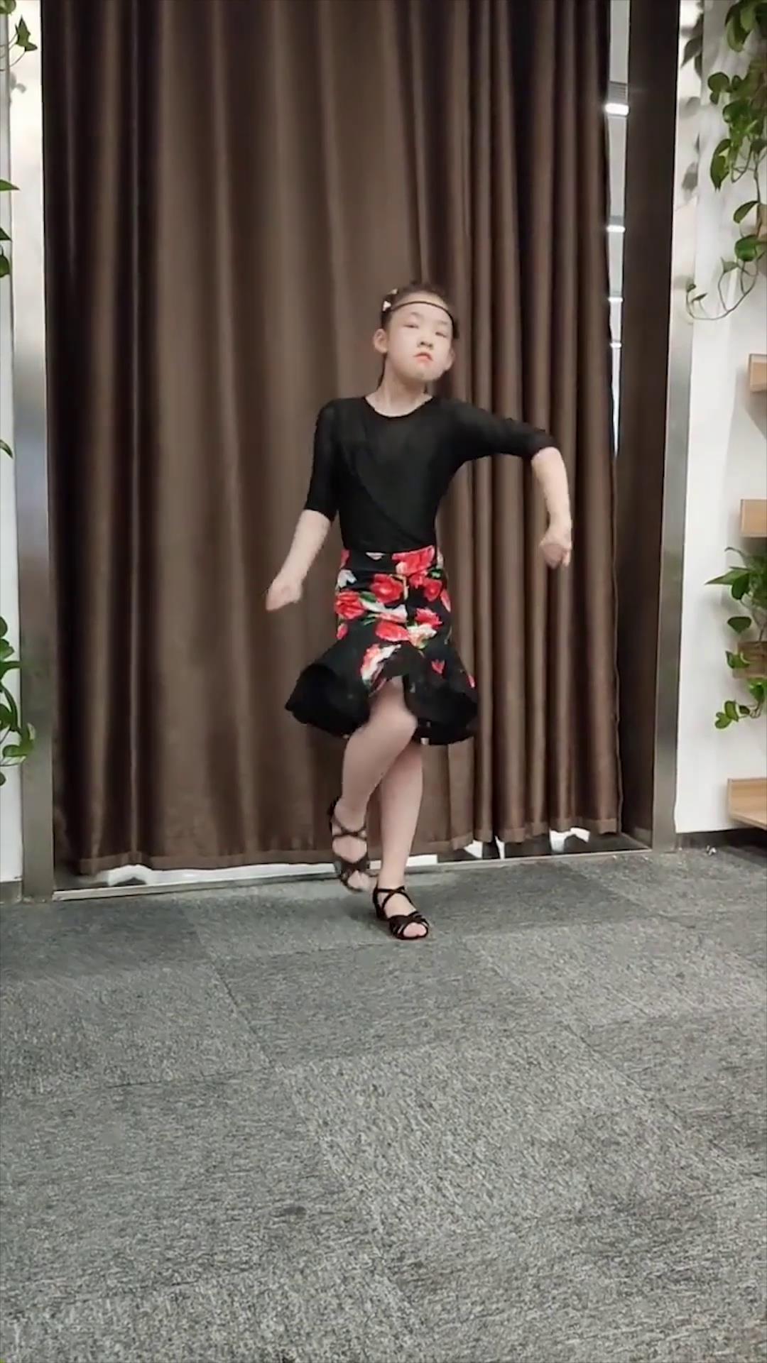 跳拉丁舞一定要有表情